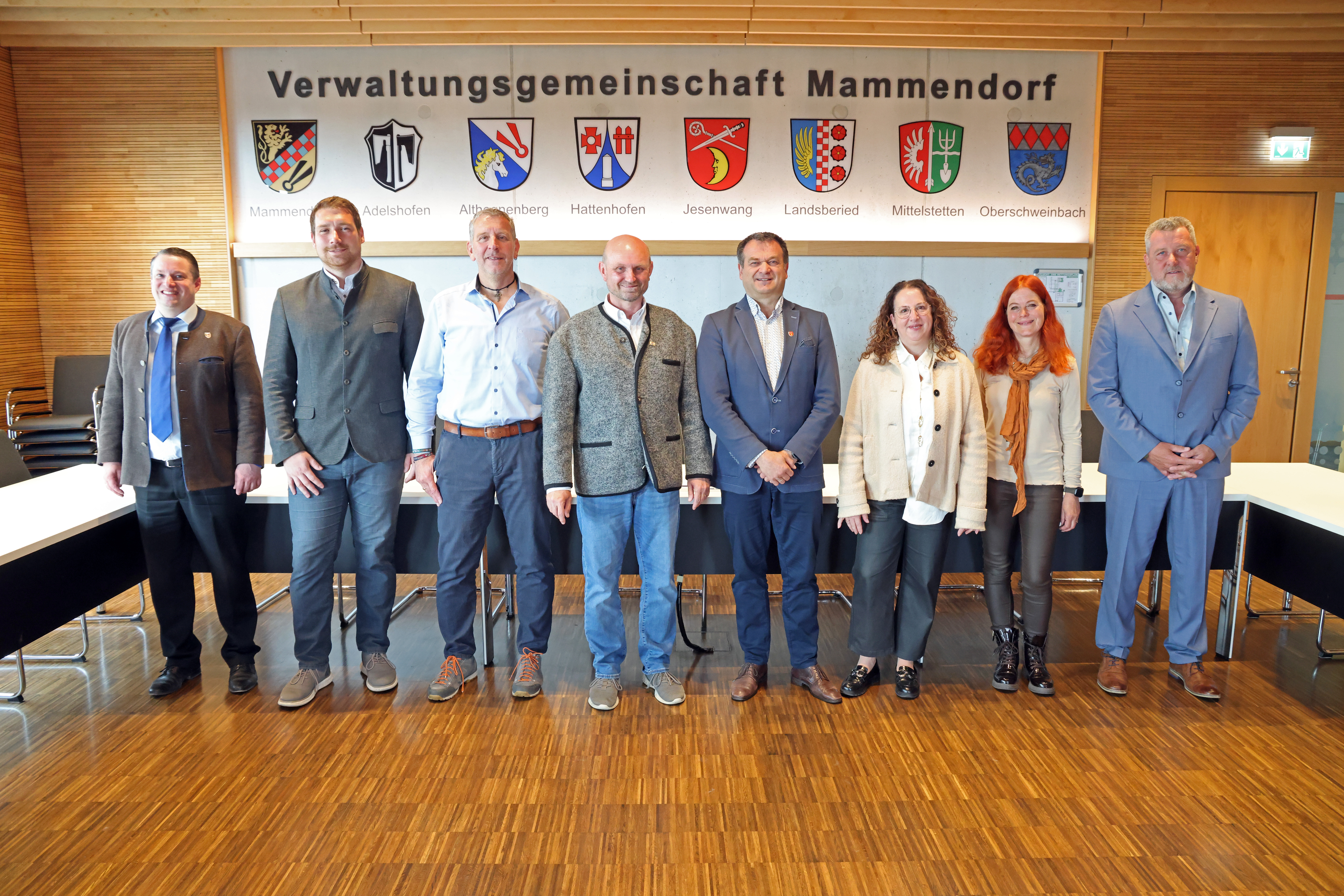 Grossansicht in neuem Fenster: Die Bürgermeister sämtlicher Mitgliedsgemeinden der VGem Mammendorf